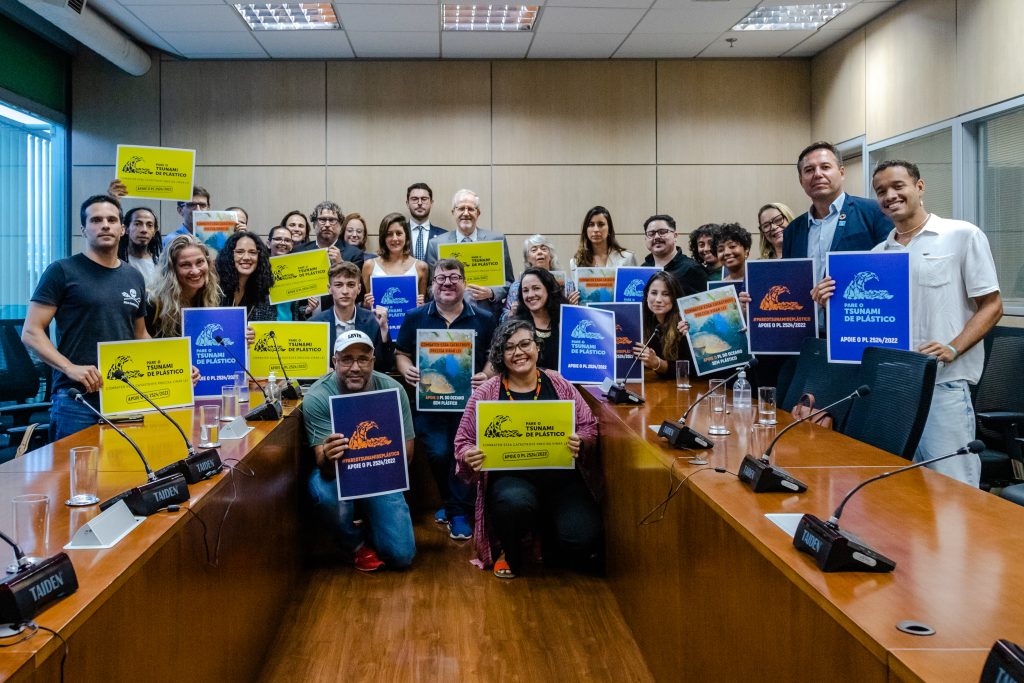 19 das 80 organizações que fazem parte da campanha "pare o tsunami de plástico" estiverem presentes em reunião com a equipe ministerial do mma.